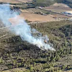 AMP.- Sucesos.- Efectivos trabajan en la extinción de un incendio en la Sierra de San Miguel, en Calasparra (Murcia)