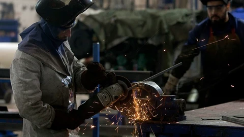 El paro baja en la agricultura, en la industria, en construcción y en los servicios.