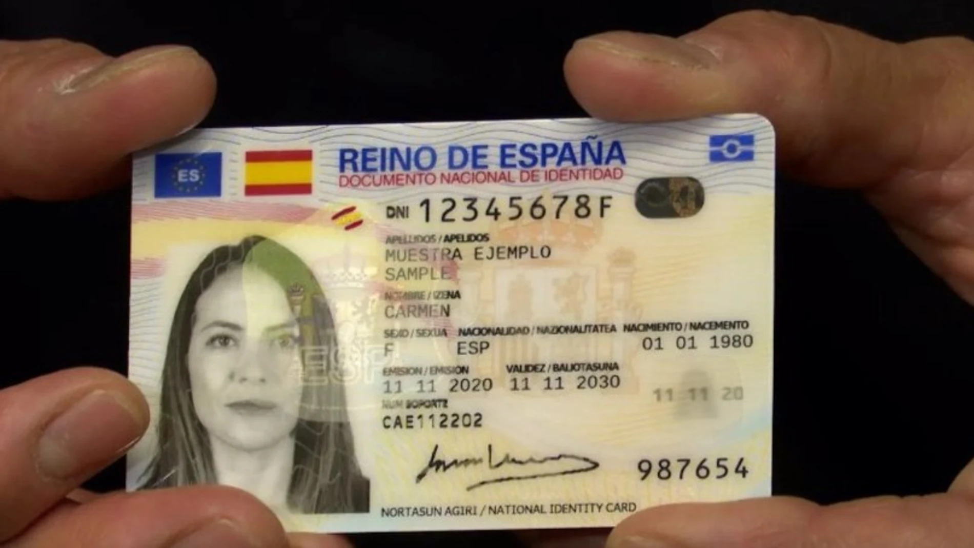 La documentación para conducir en España puede cambiar tal y como la conocemos a día de hoy, con el nuevo DNI para coches y motos