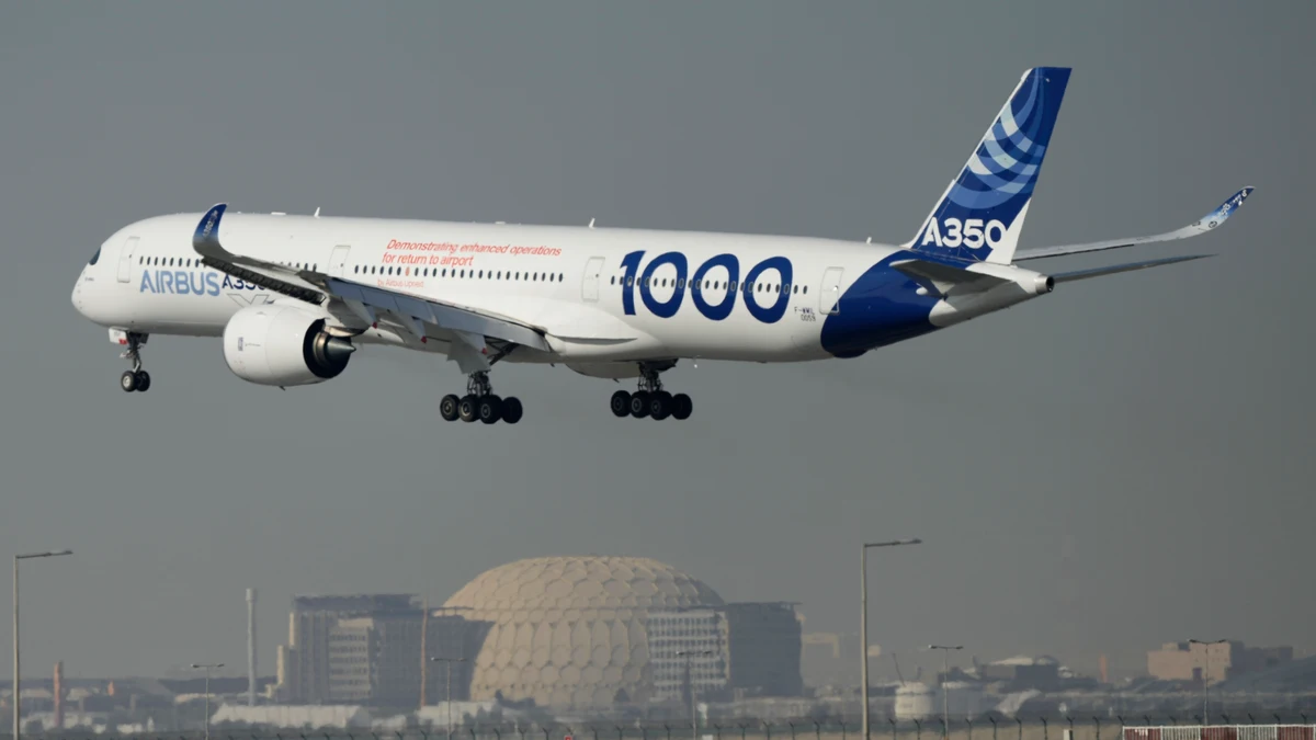 Nuevo fallo de seguridad en Boeing: un avión de carga 767 efectúa un aterrizaje de emergencia en Estambul