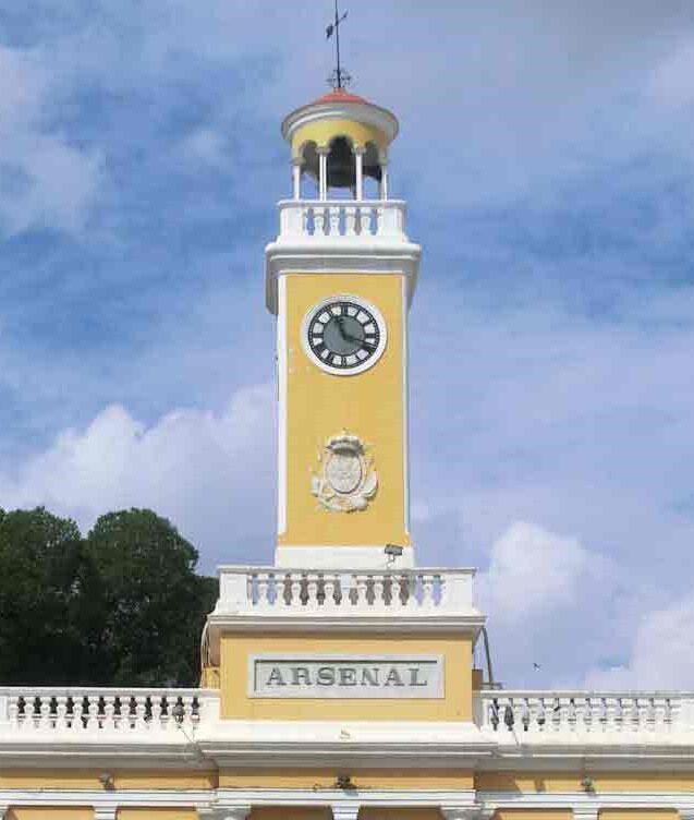 Imagen del reloj situado en el Arsenal Naval de Cartagena