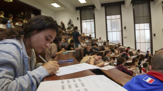 Examen EVAU en la Facultad de Farmacia.