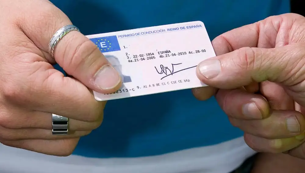 La documentación para conducir en España está a punto de cambiar en España tal y como la conocemos, con la llegada del nuevo DNI para coches y motos
