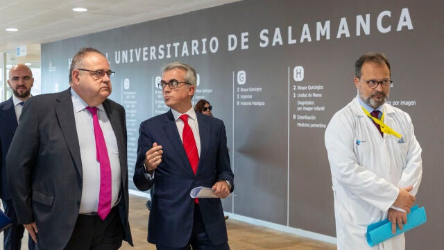 El consejero de Sanidad, Alejandro Vázquez, visita el IBSAL