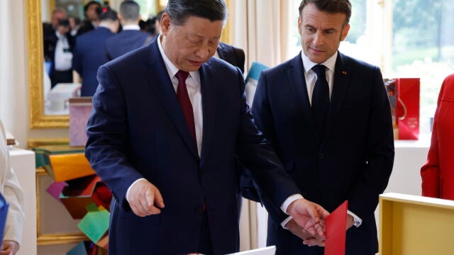 Chinese President Xi Jinping at the nations exchange gifts during a state visit in Paris