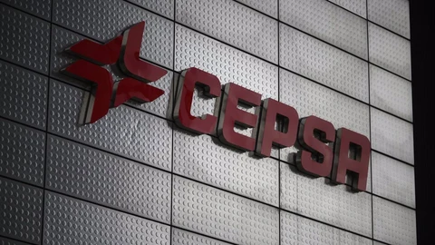 Economía.- Cepsa notifica a la CNMC la compra de Ballenoil, el 'gigante' de las gasolineras 'low cost'