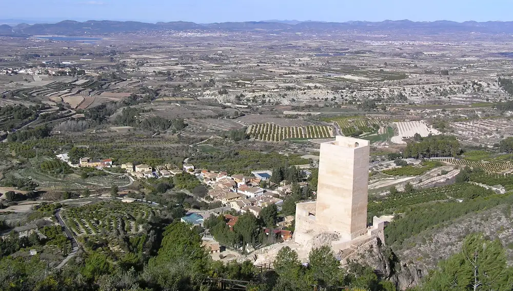 El Castillo de Carrícola está a los pies de la Sierra del Benicadell y es uno de los emblemas del pueblo 