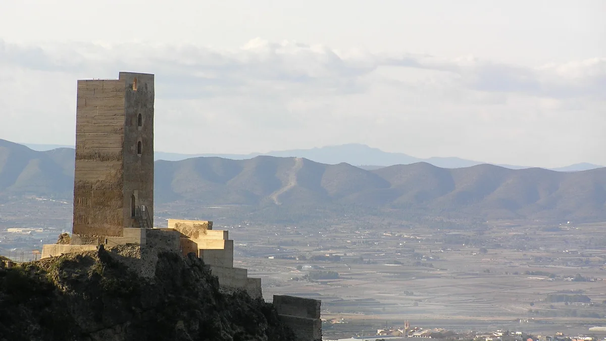 El Castillo medieval construido sobre una roca que sirvió para proteger esta provincia española