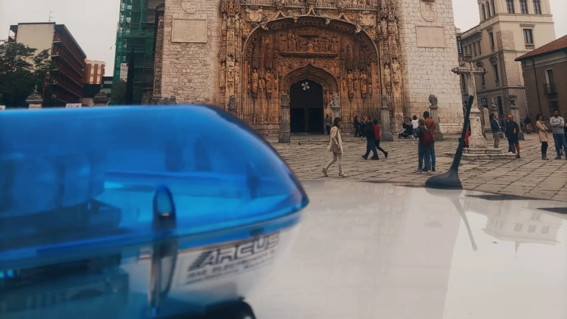 Agentes de la Policía Nacional en la Plaza de la Universidad de Valladolid