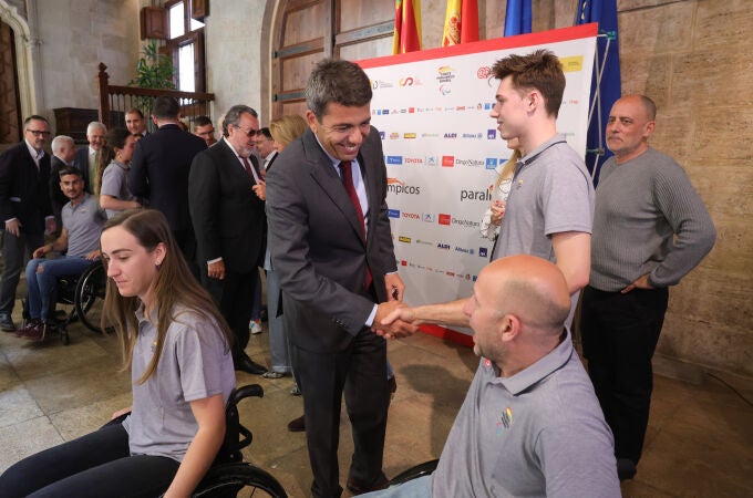 Mazón recibió a los atletas paralímpicos de la Comunitat preseleccionados para los Juegos Paralímpicos