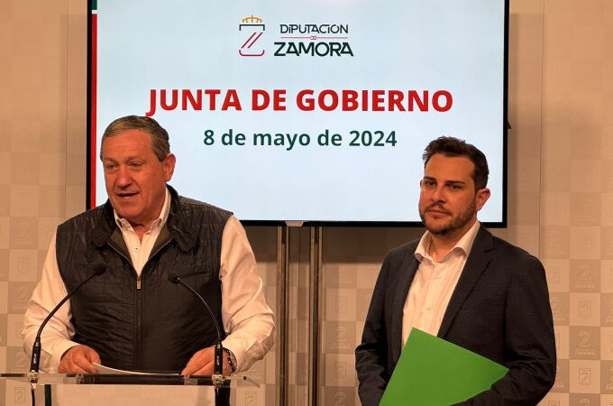 El presidente de la Diputación de Zamora, Javier Faúndez, y el vicepresidente, Víctor López, explican los acuerdos de la Junta de Gobierno