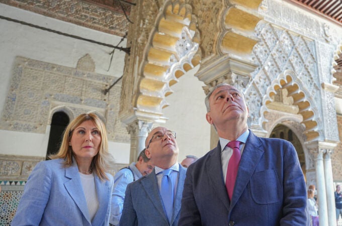 El alcalde de Sevilla presenta la restauración de los alfarjes del Patio de los Doncellas del Real Alcázar