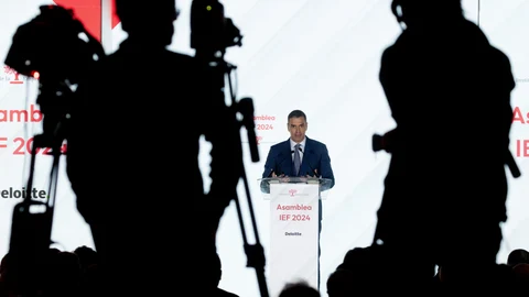 El presidente del Gobierno, Pedro Sánchez, interviene durante la clausura de la Asamblea anual del Instituto de la Empresa Familiar (IEF), en el Teatro Real, a 8 de mayo de 2024, en Madrid (España).