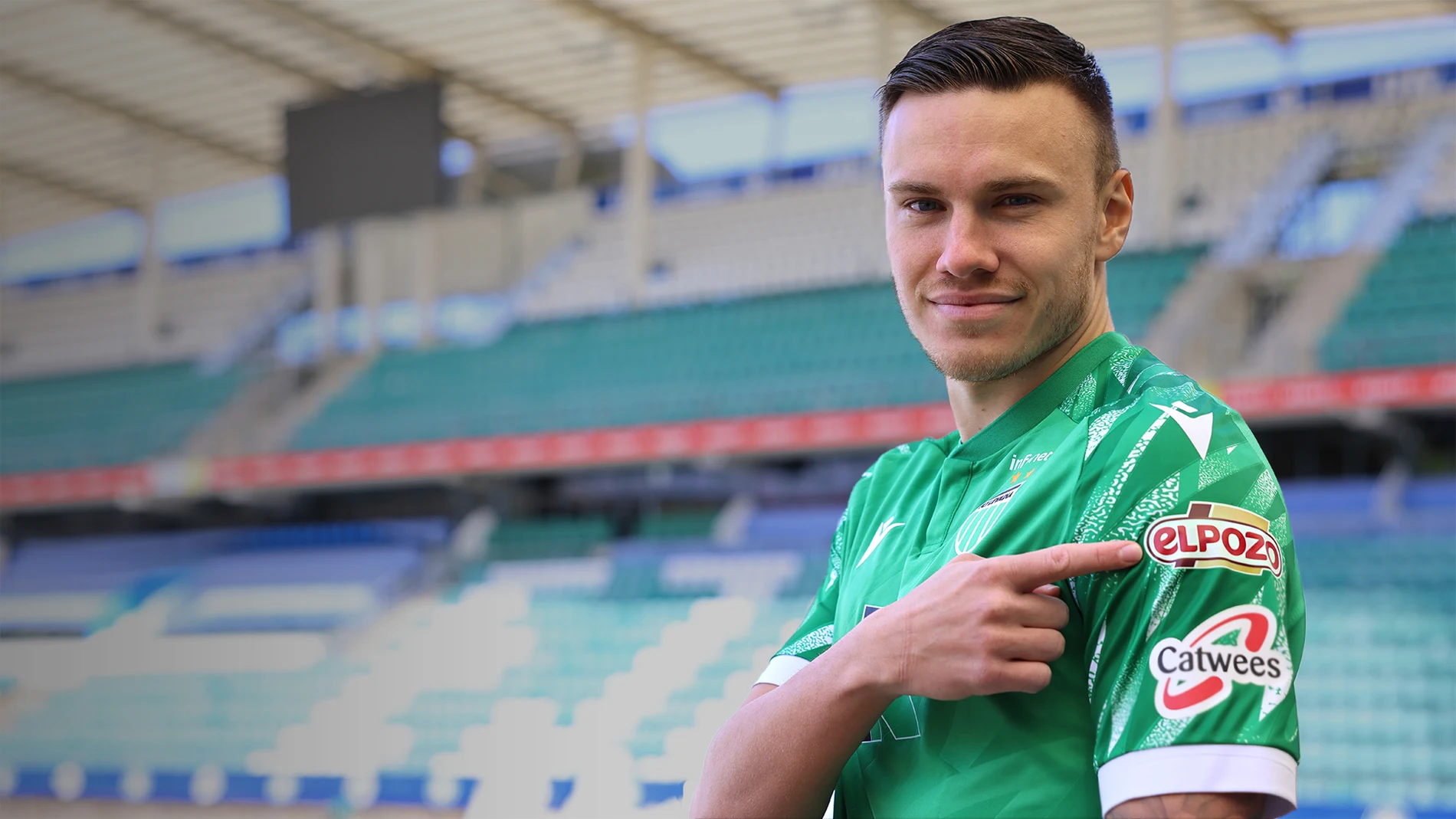 Camiseta del FCI Levadia Tallinn, con el logo de ElPozo Alimentación