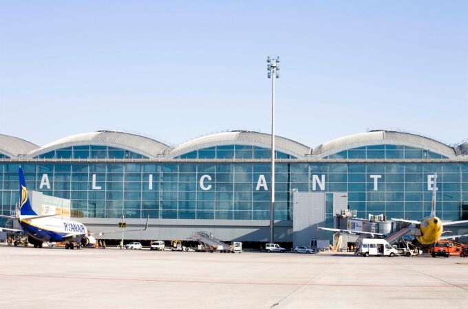 Economía.-(AMP) Aena licitará la ampliación del Aeropuerto de Alicante en el último trimestre, y después la de Valencia