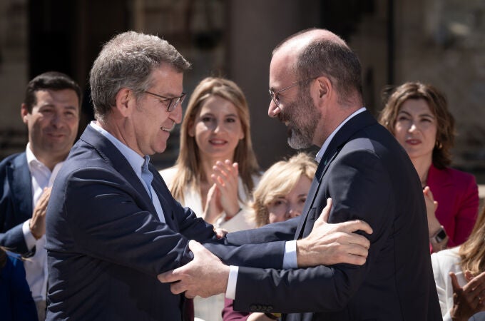 El líder del PP, Alberto Núñez Feijóo, y el presidente del PPE, Manfred Weber