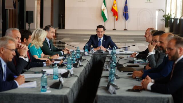 El presidente de la Junta, Juanma Moreno, reunió en San Telmo a los alcaldes del Campo de Gibraltar