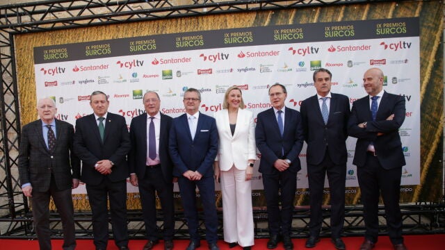 Méndez Pozo, Faúndez, Carlos Moro, Gerardo Dueñas, Isabel Blanco, ángel Blanco y Jorge Losada, entre otros, antes de entregar los galardones