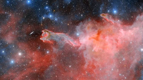 Observan la 'Mano de Dios' emergiendo desde una nebulosa