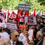 Túnez.- Un tribunal de Túnez condena a un año de prisión a una opositora por &quot;incitar a los soldados&quot; a desobedecer