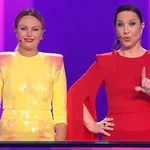 Malin Akerman y Petra Mede, presentadora de Eurovisión 2024