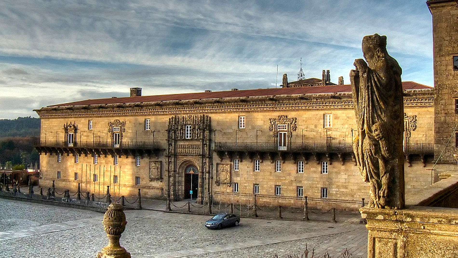 Fachada del Hostal de los Reyes Católicos, en la Plaza del Obradoiro. 