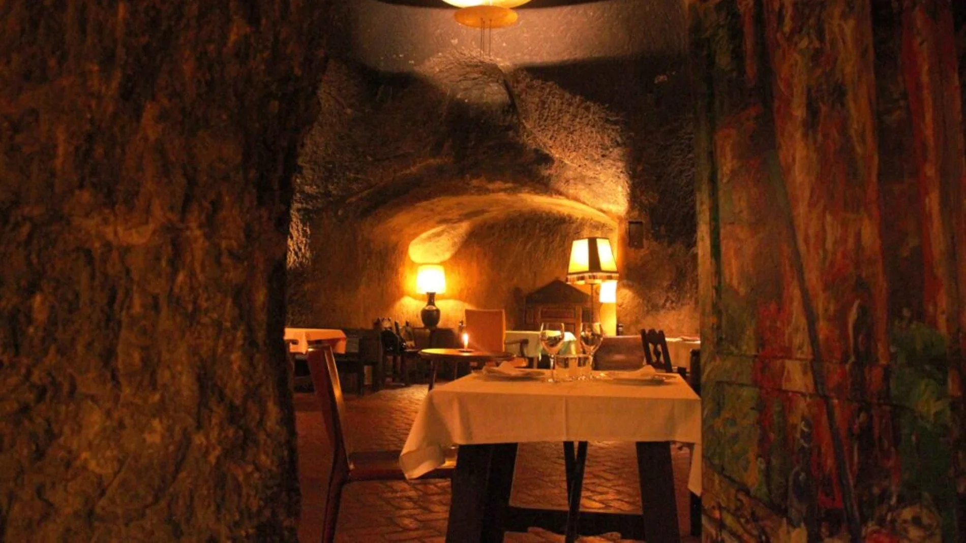 Salón del restaurante "La Cueva del Túnel"