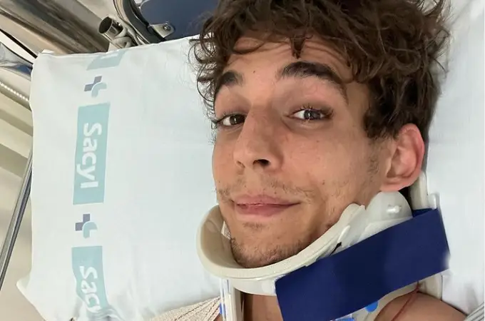 Miguel Herrán reaparece en el hospital tras ser operado por su accidente de moto
