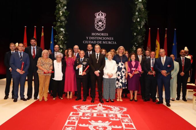 Ballesta reivindica “el sano orgullo de habitar una tierra con historia” en el Día de la Ciudad de Murcia