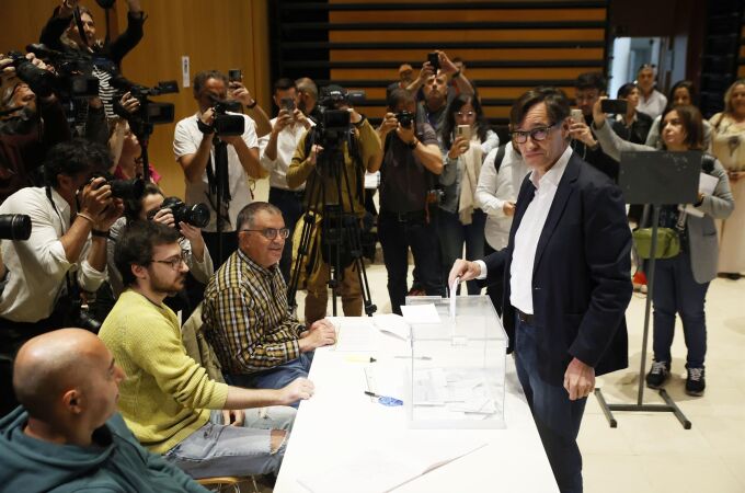 Salvador Illa votó en un colegio de La Roca del Vallès