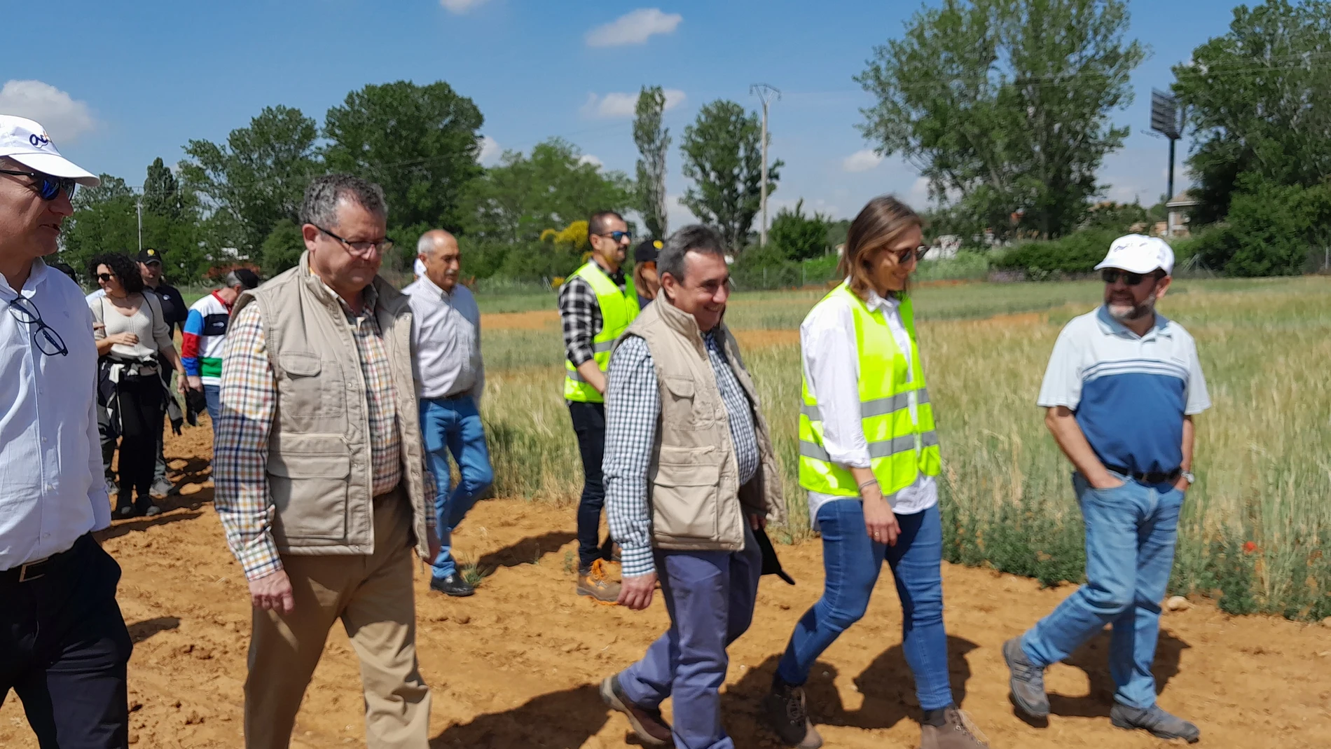 El consejero Gerardo Dueñas visita los campos de cultivo del ITACYL