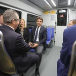 Imagen de archivo del presidente, Carlos Mazón, en un tren