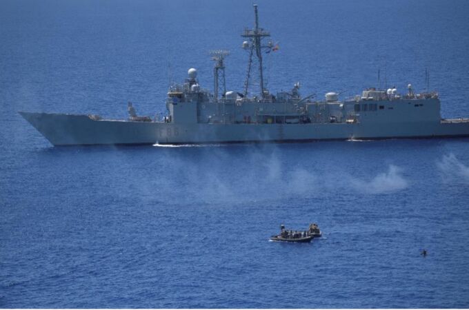 El equipo de la Fuerza de Guerra Naval Especial de la "Canarias", durante la detención