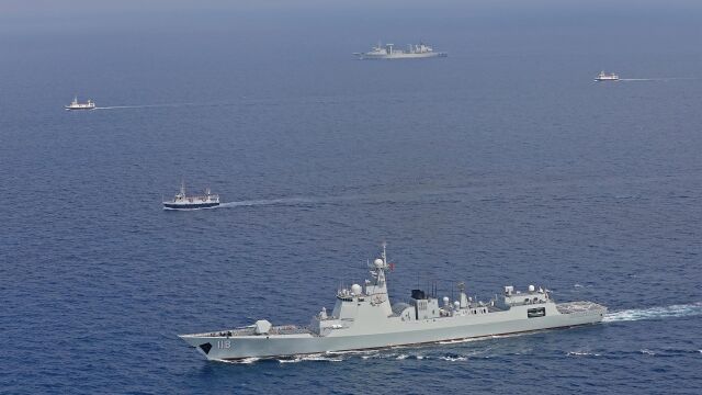 China/Filipinas.-Destructores chinos realizan simulacros en el mar de la China Meridional tras ejercicios EEUU/Filipinas