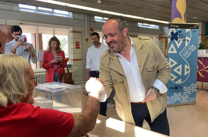 Alejandro Fernández ha votado en el colegio de Sant Pau de Tarragona