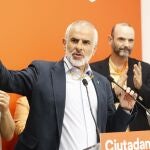 El candidato de Cs a las elecciones catalanas, Carlos Carrizosa, ofrece una rueda de prensa durante seguimiento de la jornada electoral de elecciones autonómicas de Cataluña, en la sede de Ciudadanos, a 12 de mayo de 2024, en Barcelona, Catalunya (España).