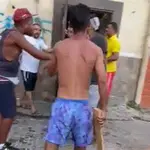 Vídeo: un grupo de marroquíes destroza un pub en L'Estartit (Girona) tras una pelea 