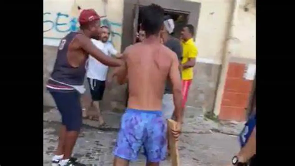Vídeo: un grupo de marroquíes destroza un pub en L’Estartit (Girona) tras una pelea