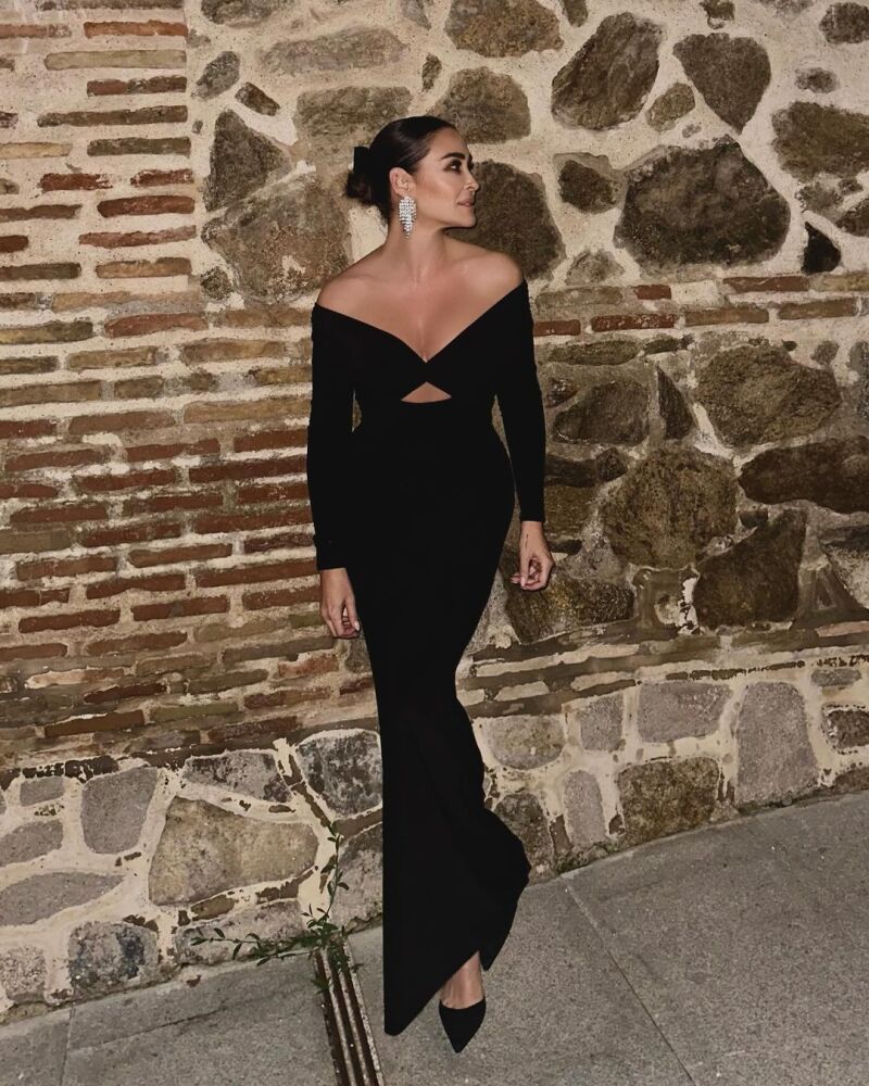 Vicky Martín Berrocal con vestido negro.