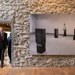 El rey Felipe VI inaugura la exposición '100 años de Eduardo Chillida con la Colección Telefónica'