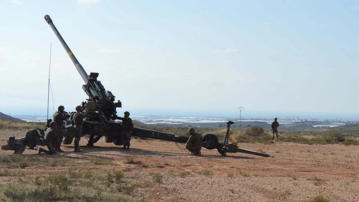 España refuerza la costa de Almería con obuses de artillería capaces de defender el Estrecho y las plazas de soberanía española 
