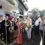 La alcaldesa de Marbella, Ángeles Muñoz, durante la ofrenda floral en la puerta del Ayuntamiento 