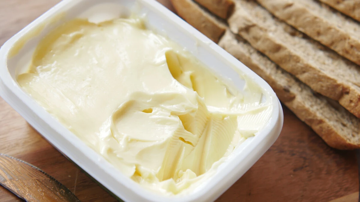 La razón por la que nunca deberías reutilizar los envases de mantequilla o helado del supermercado