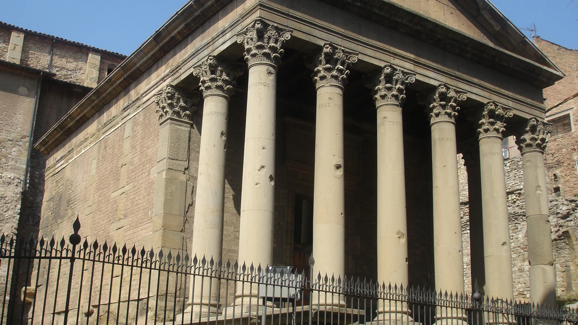 Este es el municipio de tres letras de Cataluña que tiene el templo romano mejor conservado de España 