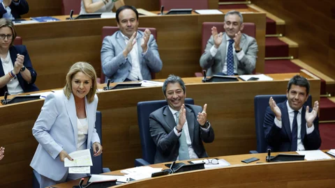 Susana Camarero, Vicente Barrera y Carlos Mazón, durante el pleno de Les Corts de ayer