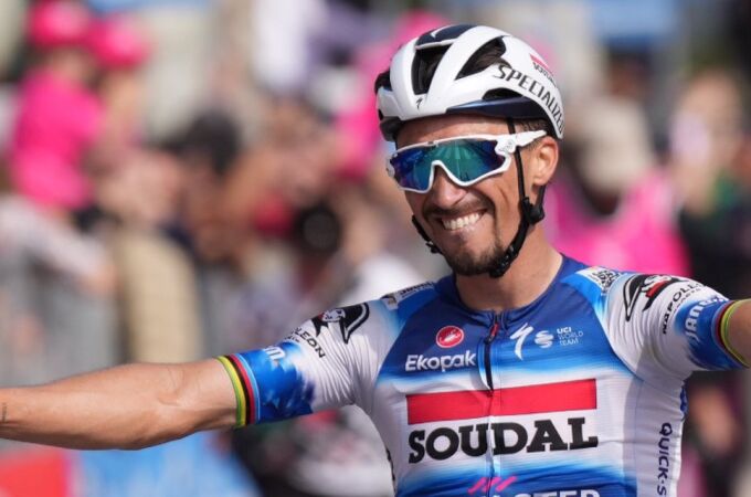 AMP. Ciclismo/Giro.- Julian Alaphilippe (Soudal QuickStep) se reivindica en la duodécima etapa del Giro