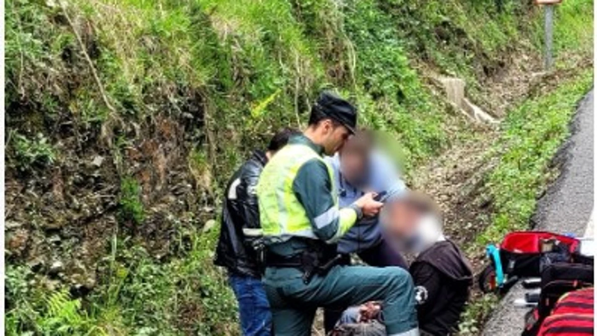 La Guardia Civil de Navarra atiende a un motorista francés accidentado que iba bebido
