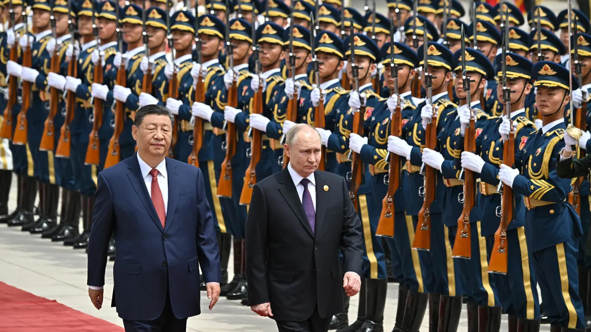 Xi Jinping y Putin escenifican su unidad, que incluye una «solución política» para Ucrania