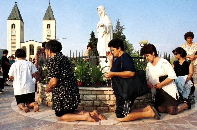 Un grupo de peregrinos, en el santuario bosnio de la Virgen de Medjugorje