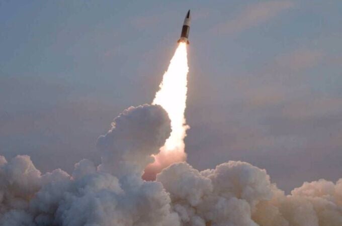 Corea.- Corea del Norte lanza varios misiles balísticos hacia el mar de Japón